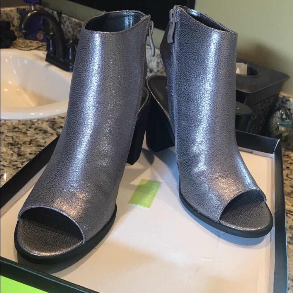 Shoes - Picture 3 of 5